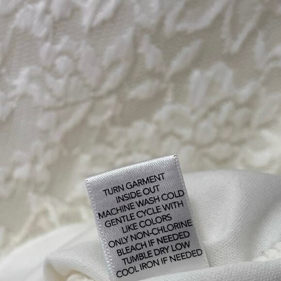 Christopher &‎ Banks Cream Lace 3/4 Top Size Medium Petite - Picture 8 of 9